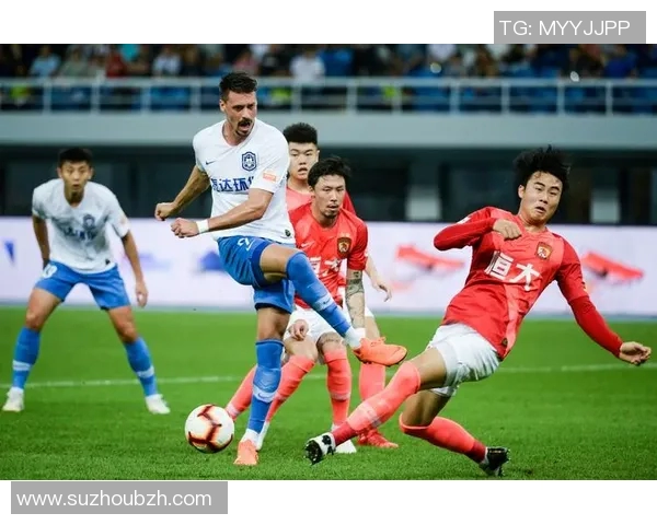 恒大与国安激战正酣精彩瞬间图片回顾与分析